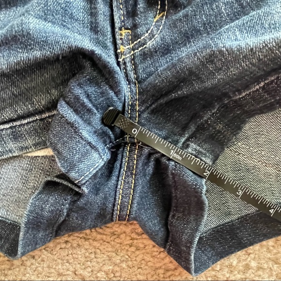 American Eagle Jean Short Shorts - Picture 8 of 9